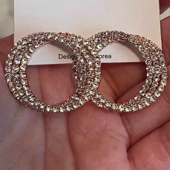 ⭐️Rose Gold Diamond Triple Hoop Earrings⭐️ - Picture 4 of 5